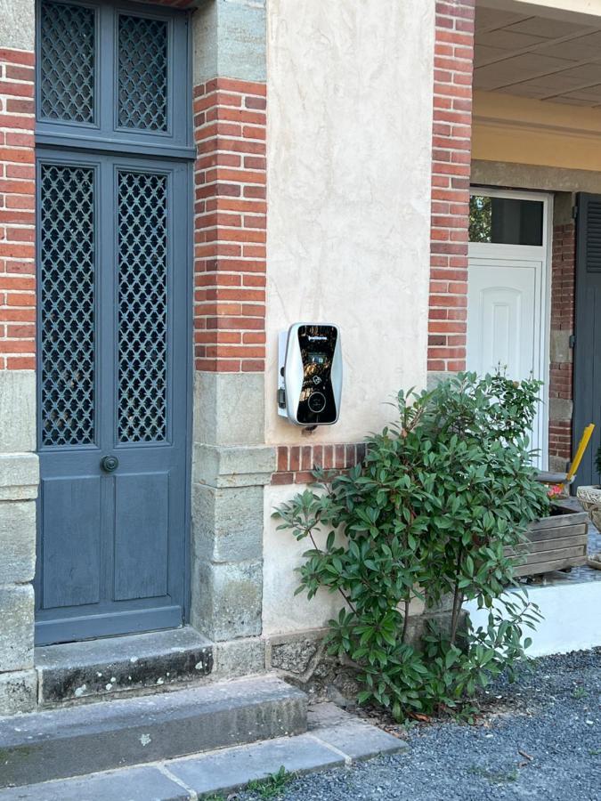 Chateau Segot Neuilly-le-Réal Exterior foto